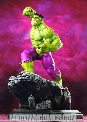 Hulk Green Mini Statue By Bowen