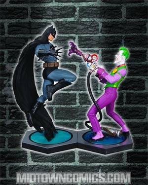 Ultimate Showdown Batman vs The Joker Statue Set