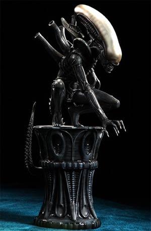 Alien Big Chap Statue