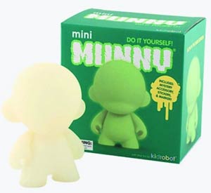 Micro Munnyworld Munny Mini Figure Blind Mystery Box 16-Piece Display
