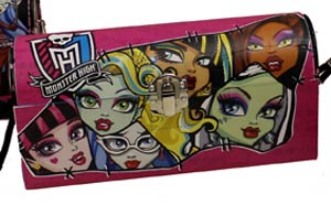Monster High Clutch Tin Purse - Group Close Up