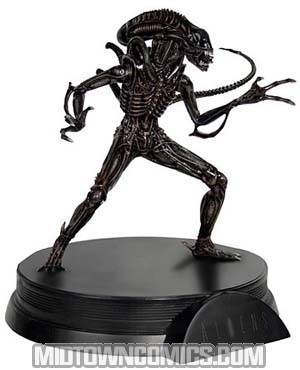 Alien Signature Series Warrior Alien Statue