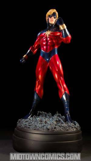 Captain Marvel 70s Statue By Bowen