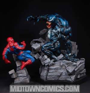 Spider-Man vs Venom 2-Piece Statue Set By Bowen