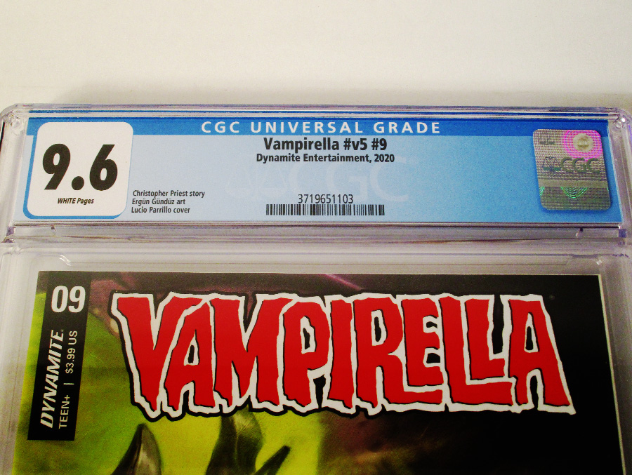 Vampirella Vol 8 #9 Cover Y Regular Lucio Parrillo Cover CGC Graded 9.6