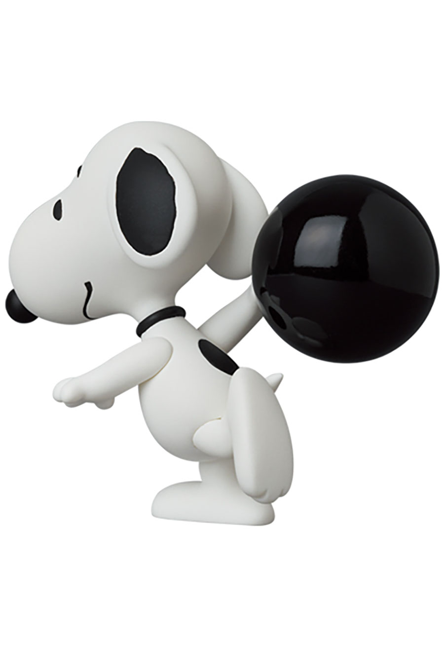 Peanuts Ultra Detail Figure Series 15 - Bowler Snoopy
