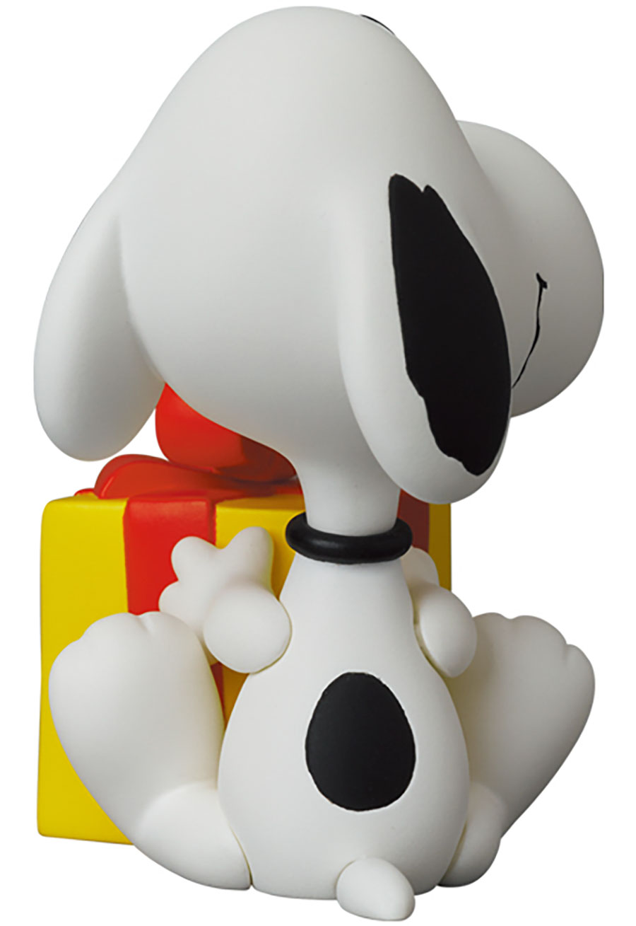 Peanuts Ultra Detail Figure Series 15 - Gift Snoopy