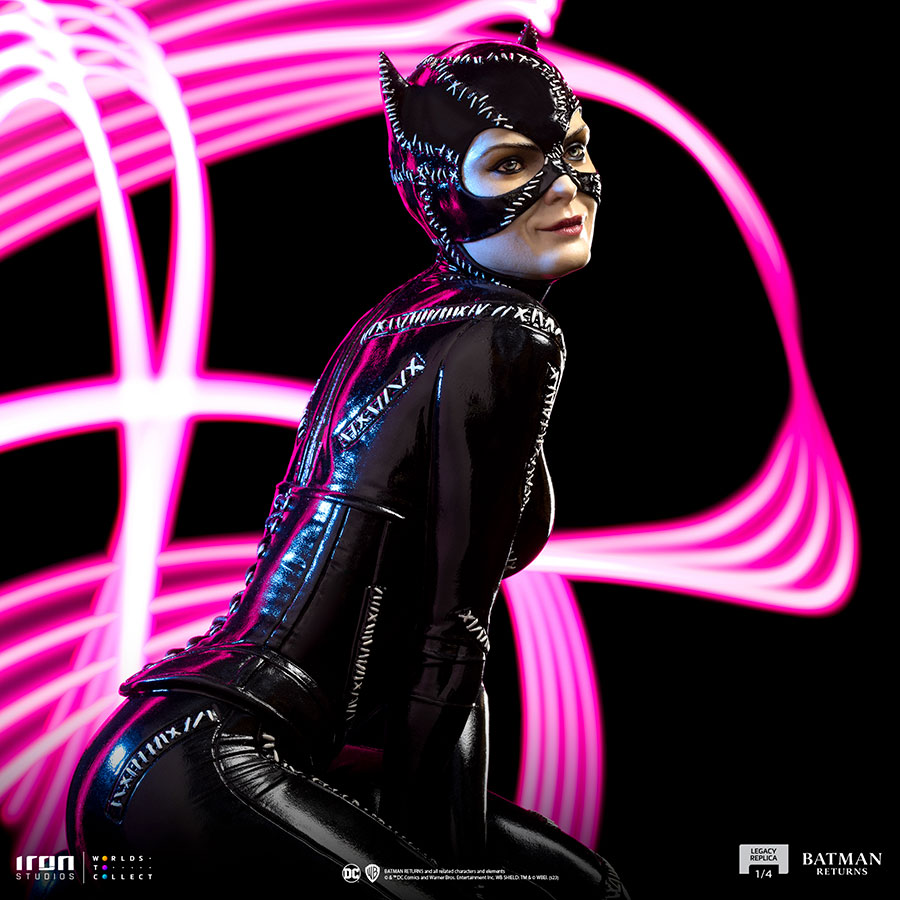 Batman Returns Catwoman Legacy Replica 1/4 Scale Statue