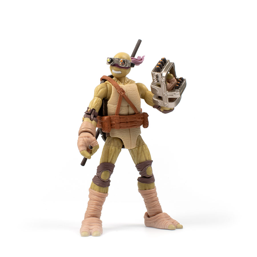 Teenage Mutant Ninja Turtles IDW Comic Book & BST AXN Version 2 5-Inch Action Figure - Donatello