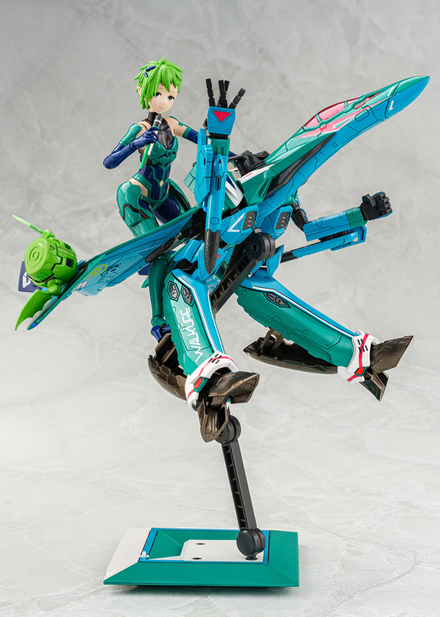 Macross Delta Variable Fighter Girls Macross Reina Model Kit