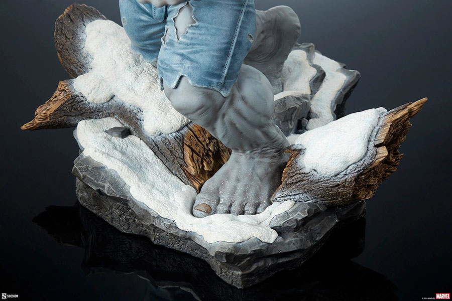 Marvel Grey Hulk vs Wolverine Statue