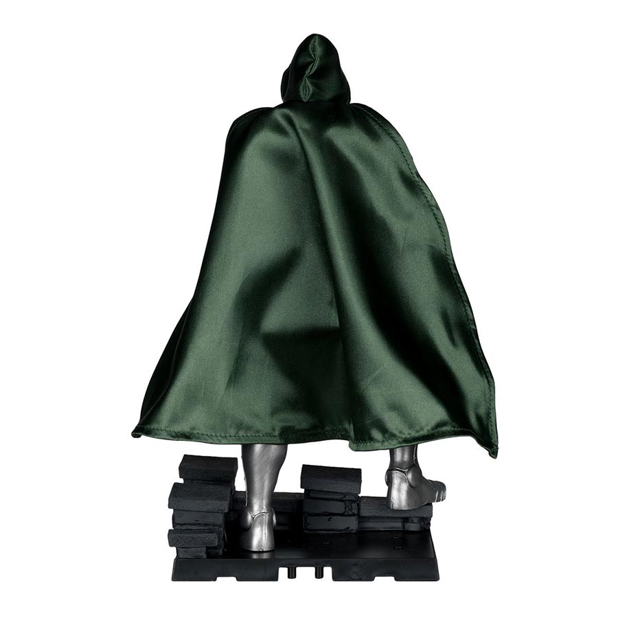Marvel Wave 8 Doctor Doom #1 With Scene and Comic 1/6 Scale Figurine