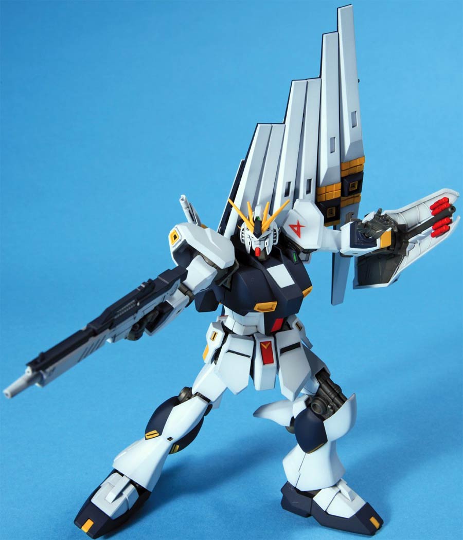 Gundam High Grade Universal Century 1/144 Kit #086 RX-93 Nu Gundum