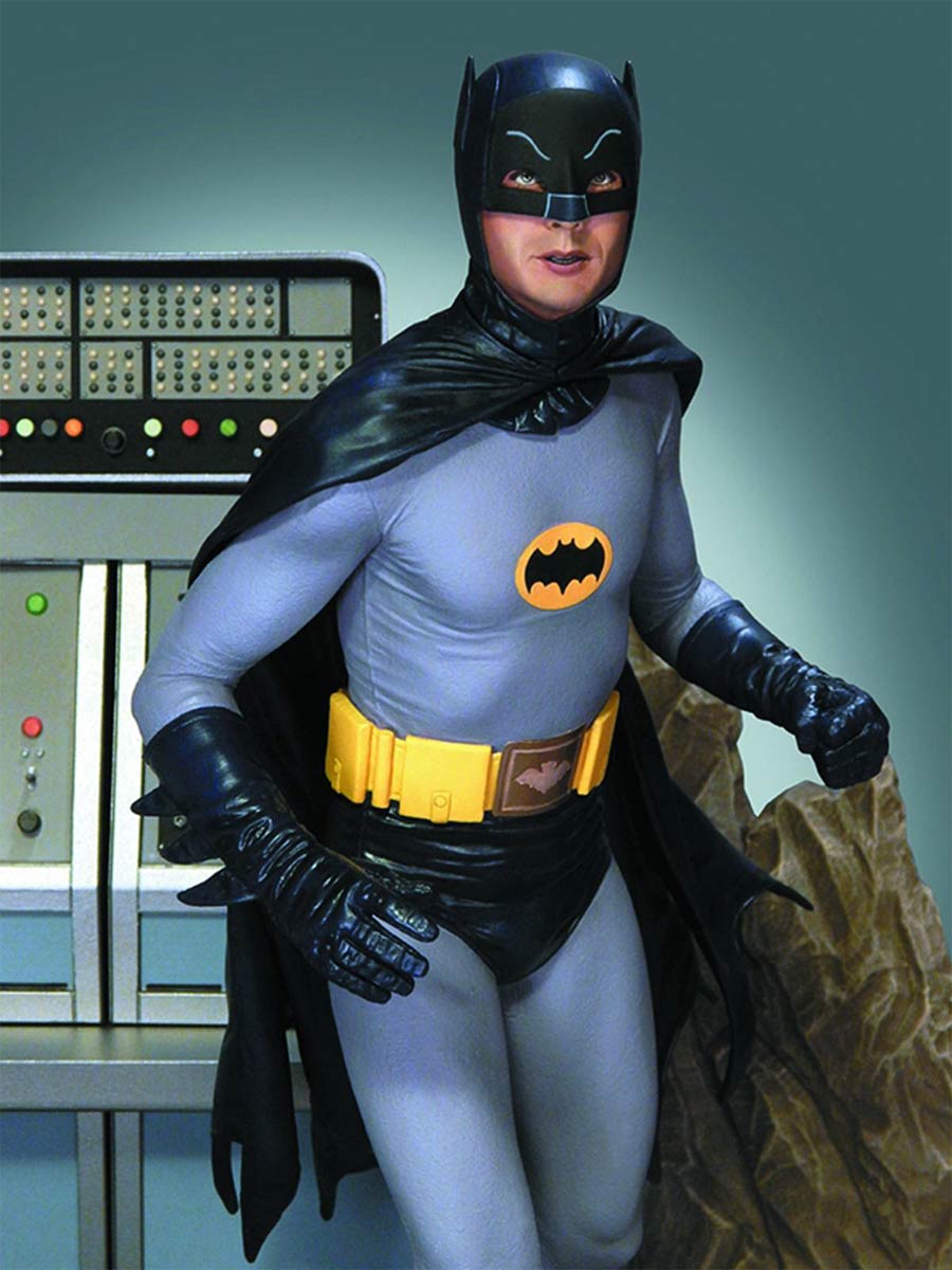 Batman 1966 Batman To The Batmobile Maquette Diorama