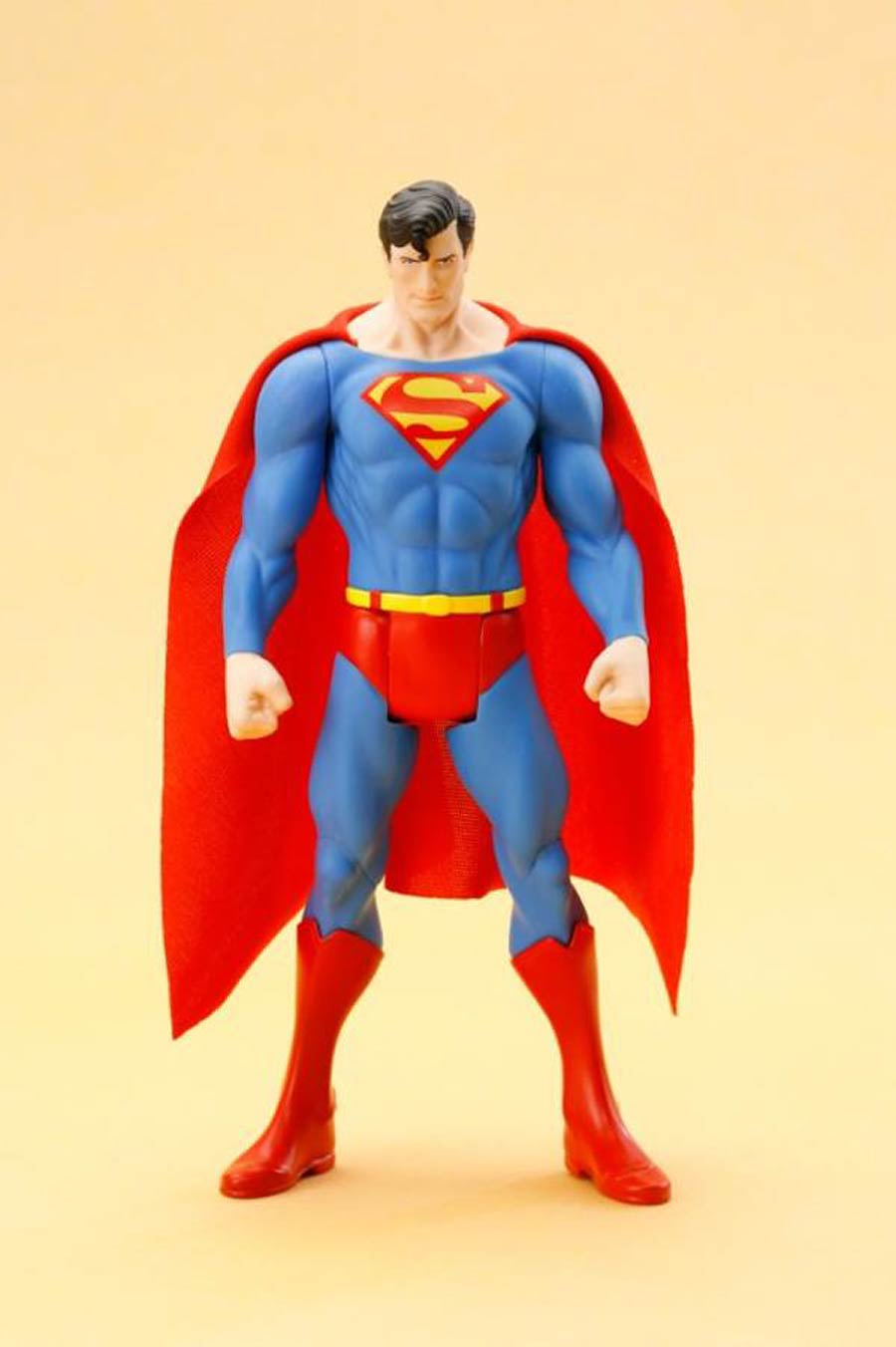 DC Universe Superman Classic Costume ARTFX Plus Statue