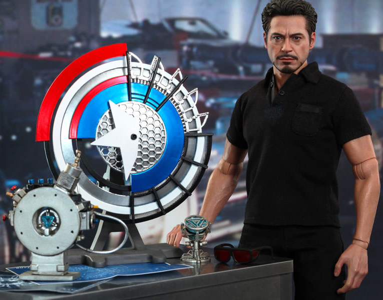 Iron Man 2 Tony Stark 12-Inch Action Figure With Arc Reactor Creation Accessories Set