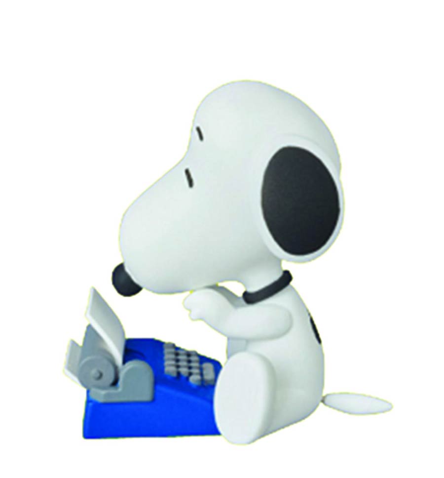 Peanuts Ultra Detail Figure Series 4 - Great Writer Snoopy