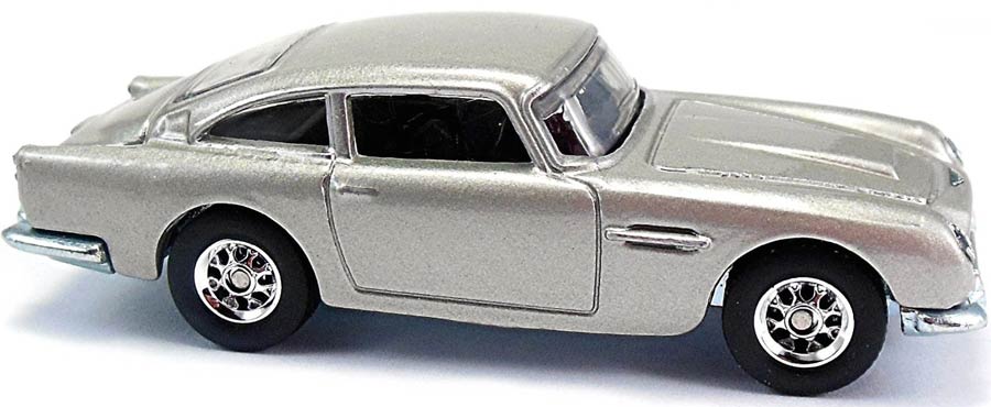 Hot Wheels Retro Entertainment 1/64 Scale Die-Cast Car - Skyfall Aston Martin DB-5 1963