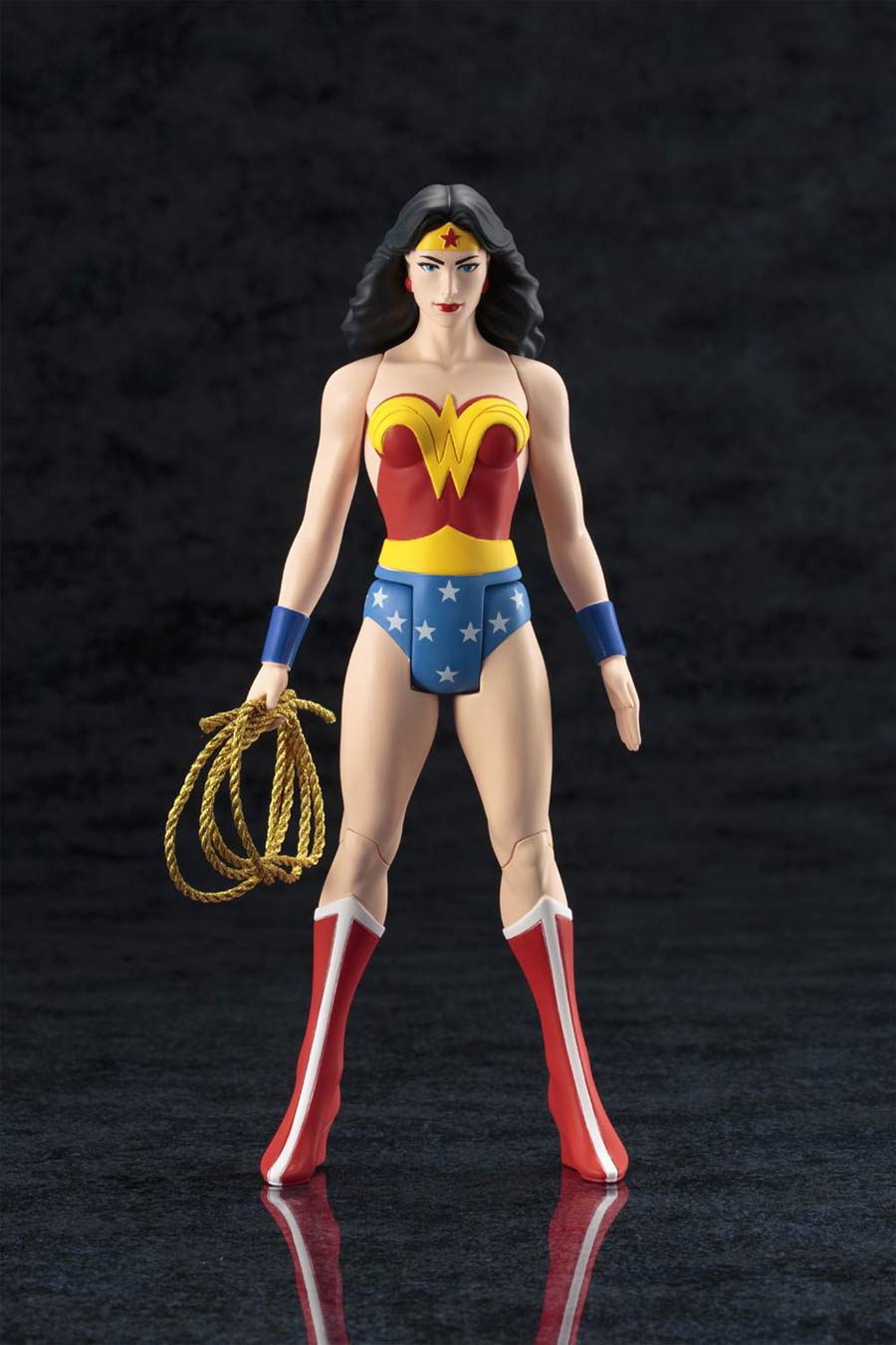 DC Universe Wonder Woman Classic Costume ARTFX Plus Statue