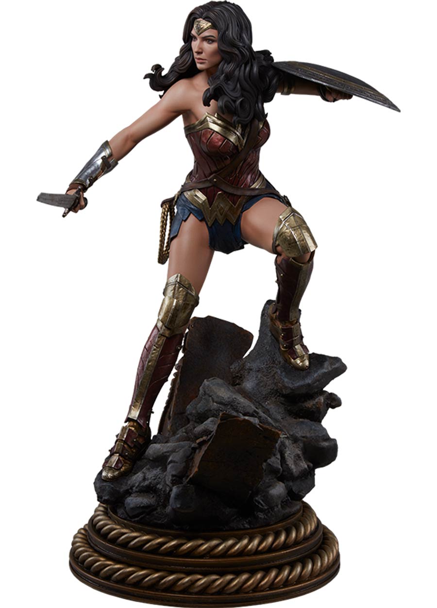 Wonder Woman: Saving the Day Premium Format Figure by Sideshow