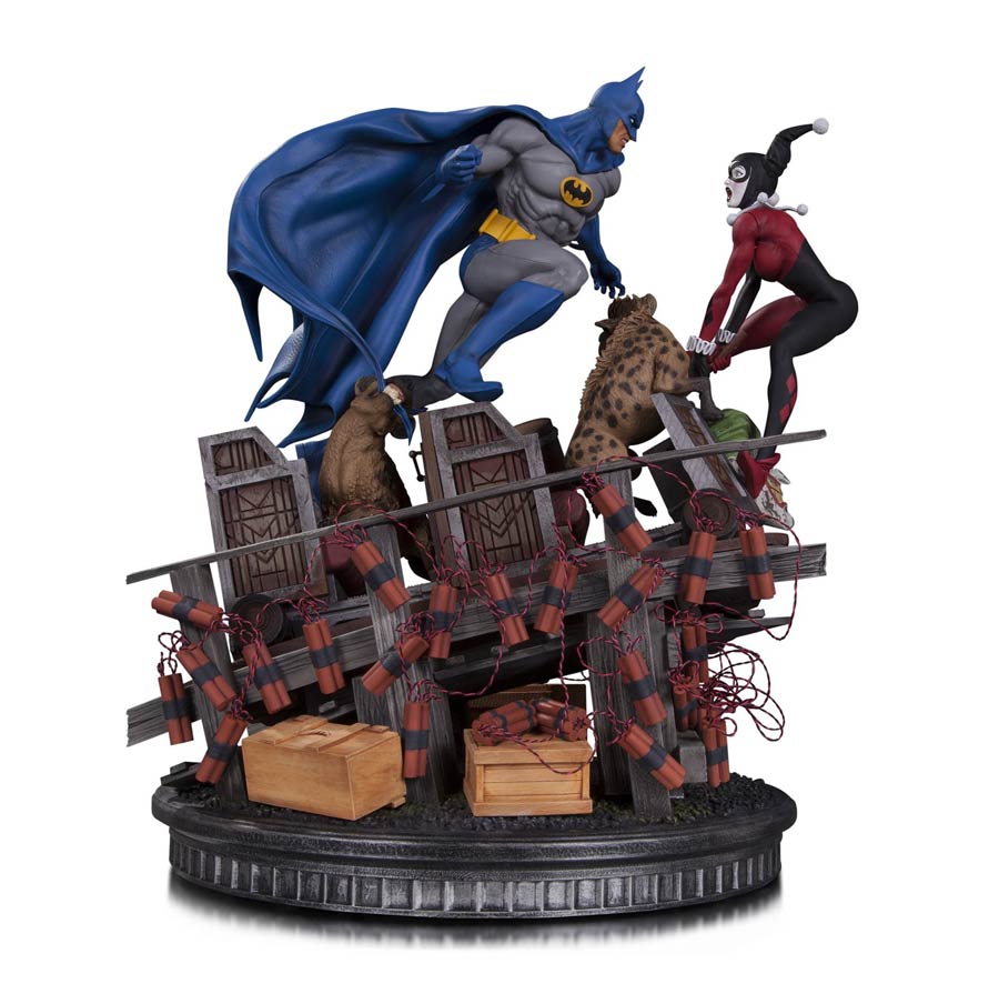 Batman vs Harley Quinn Battle Statue