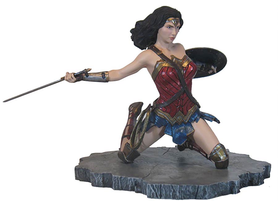 DC Gallery Justice League Movie Wonder Woman PVC Diorama Statue