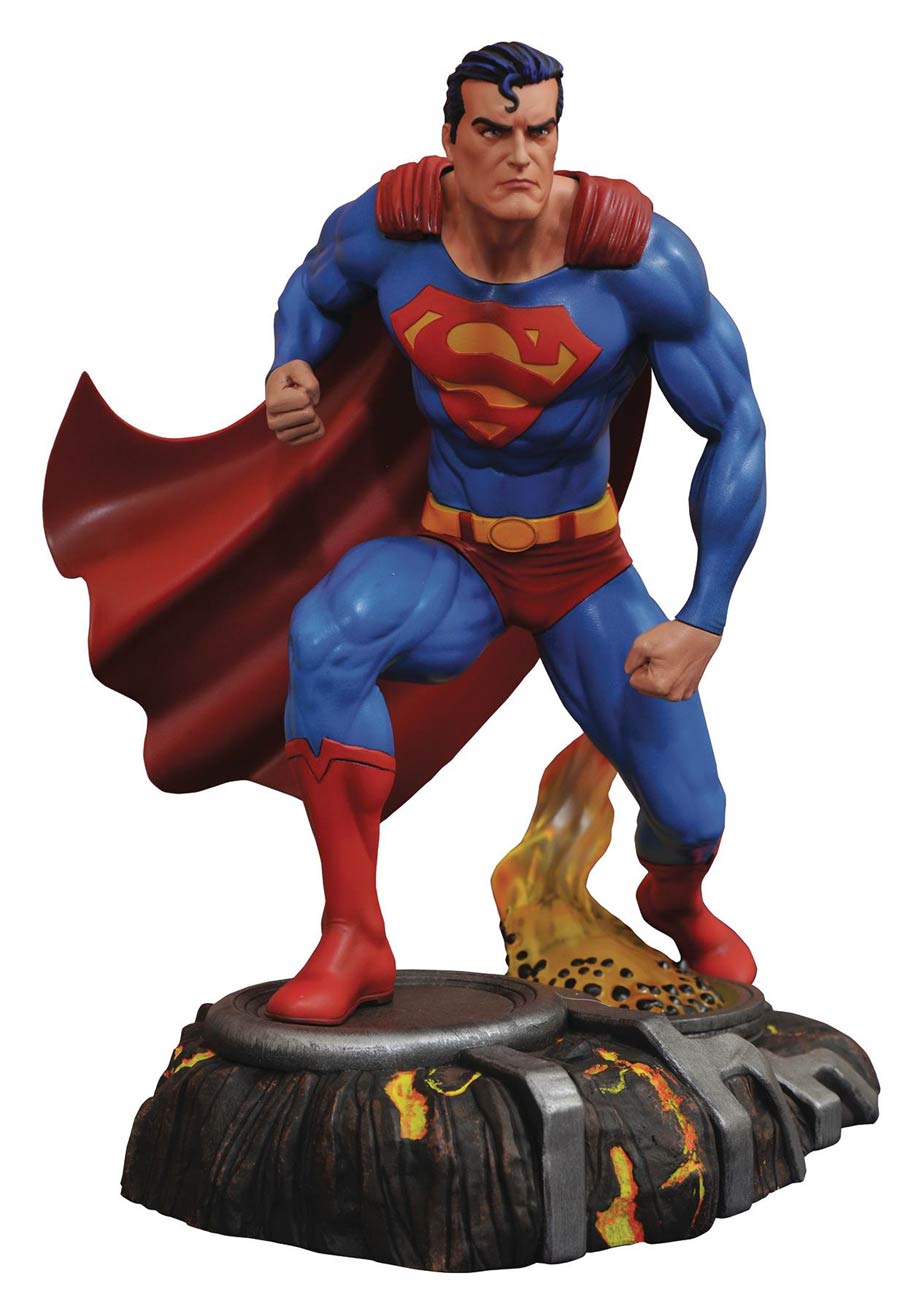 DC Comic Gallery Superman PVC Statue