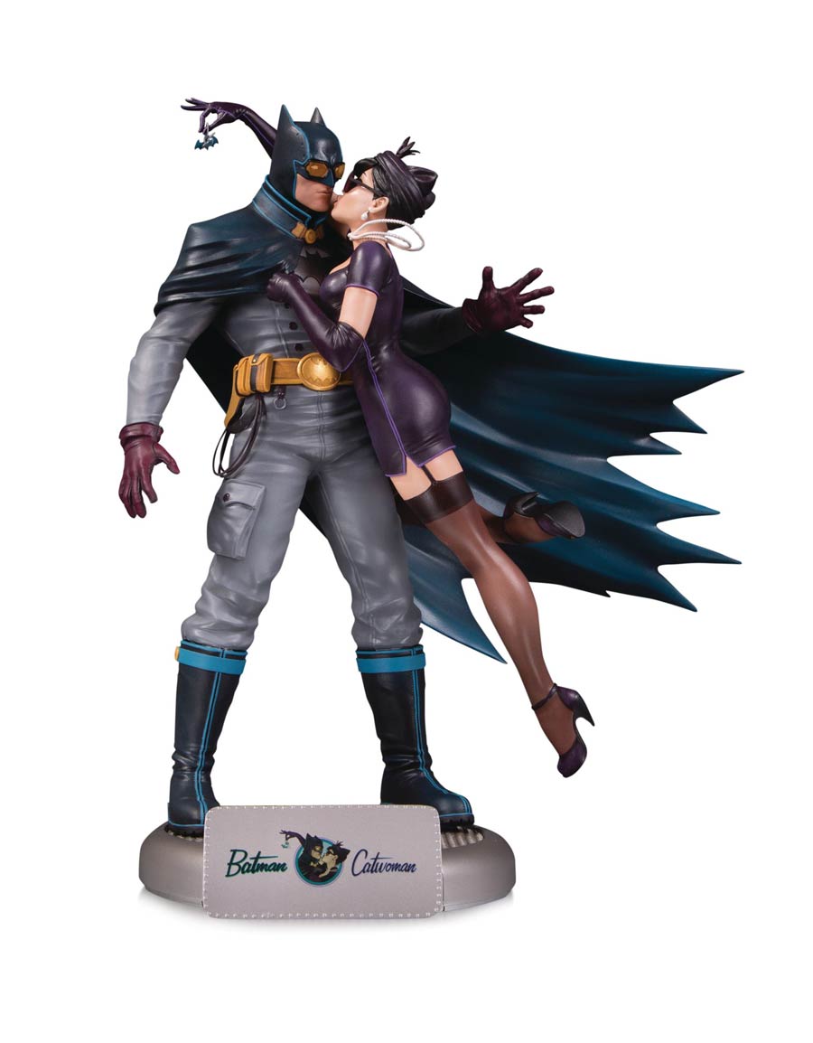 DC Comics Bombshells Batman & Catwoman Deluxe Statue