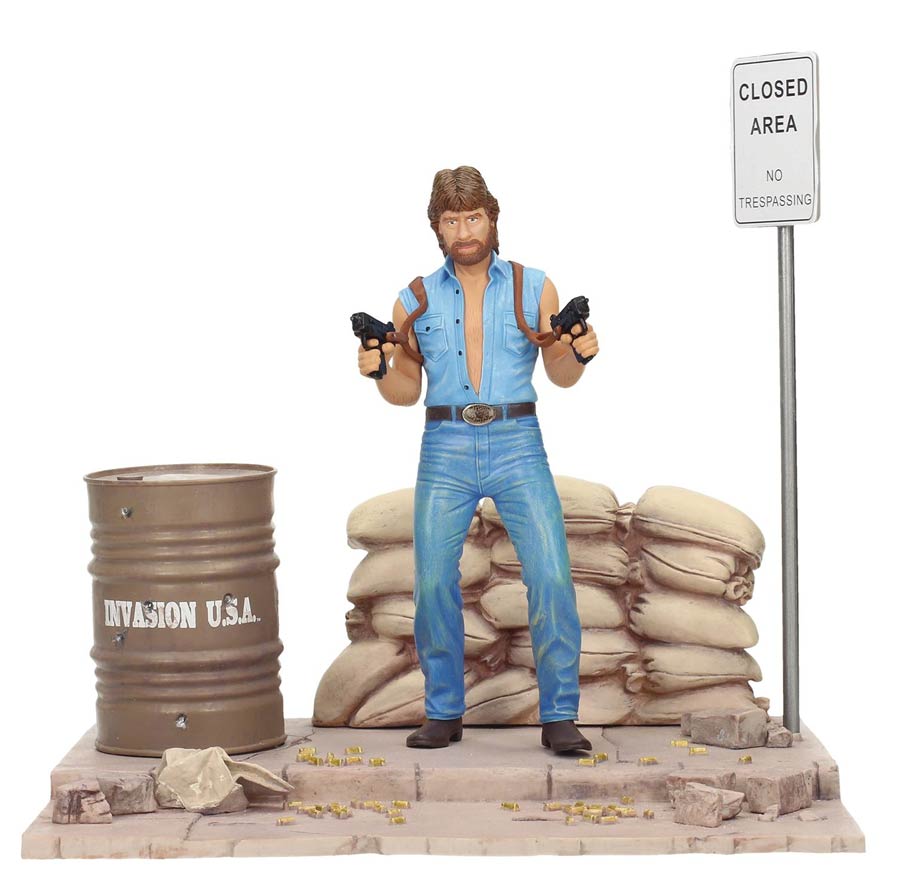 Movie Icons Invasion USA Matt Hunter 7-Inch Figure With Diorama