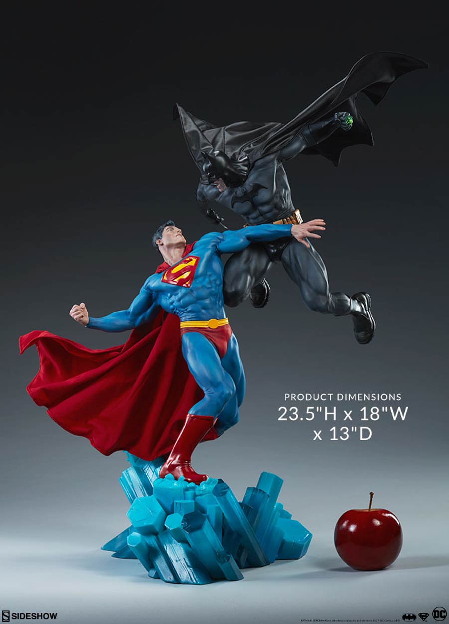 Batman vs Superman 23.5-inch Diorama Statue