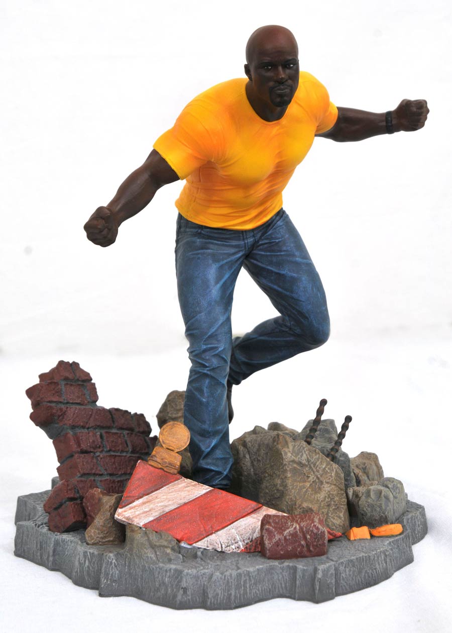 Marvel TV Gallery Defenders Luke Cage PVC Figure (Gamestop)