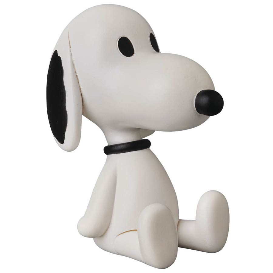 Peanuts Ultra Detail Figure Series 9 - Teddy Bear Snoopy