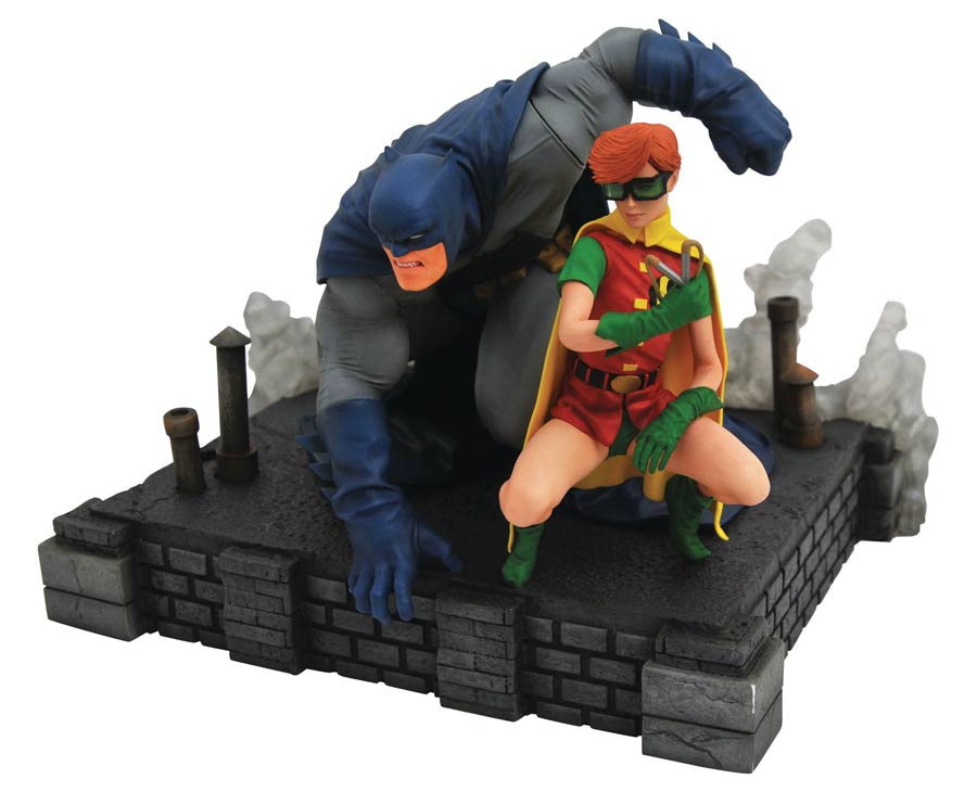 DC Comic Gallery Dark Knight Returns Batman & Robin Deluxe PVC Figure