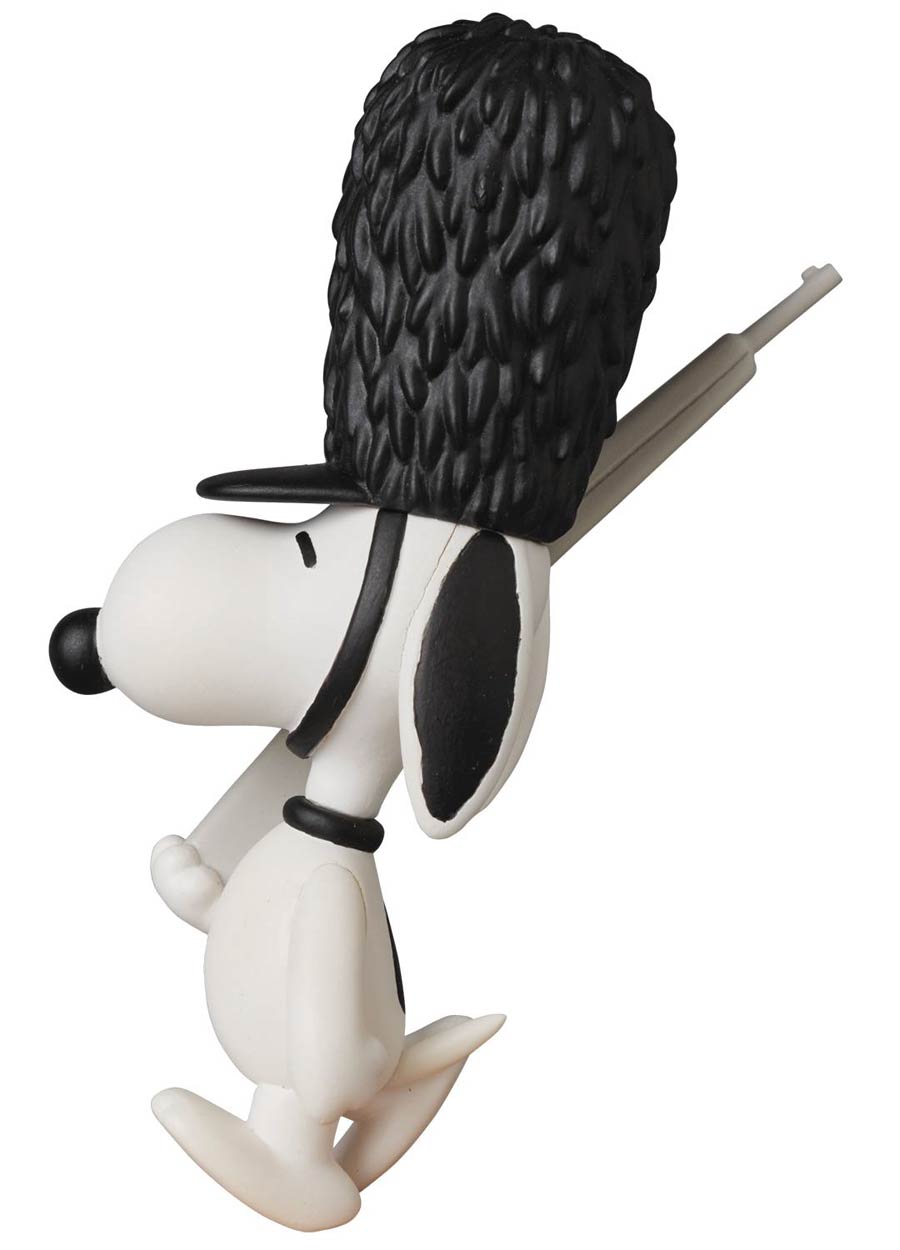 Peanuts Ultra Detail Figure Series 10 - Queens Guard Snoopy