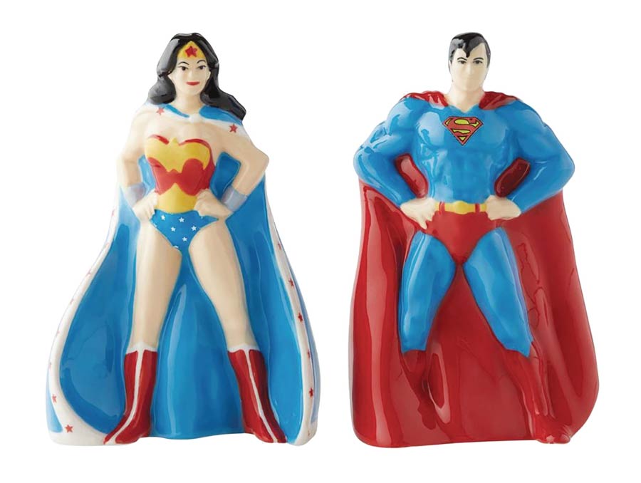 Superman And Wonder Woman Salt & Pepper Shaker Set