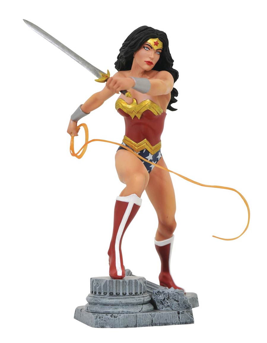 DC Comic Gallery Wonder Woman Lasso PVC Figure