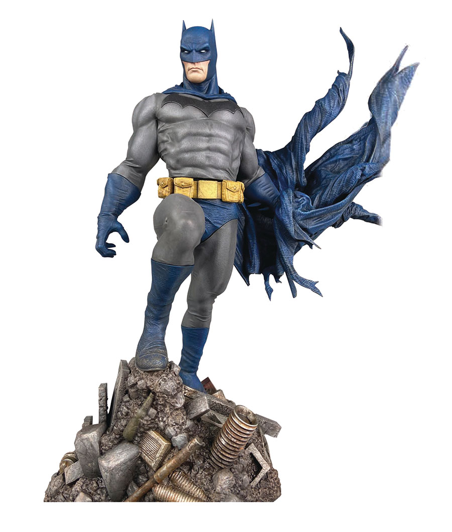 DC Comic Gallery Batman Defiant PVC Statue