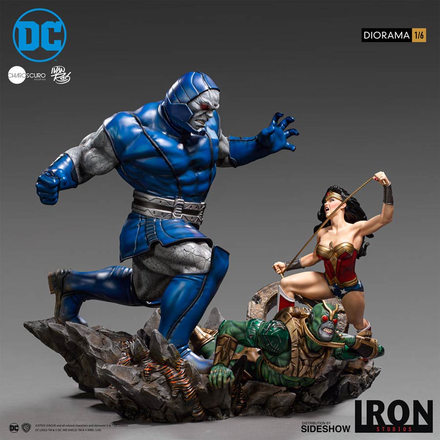 DC Comics Wonder Woman vs Darkseid Sixth Scale Diorama Statue