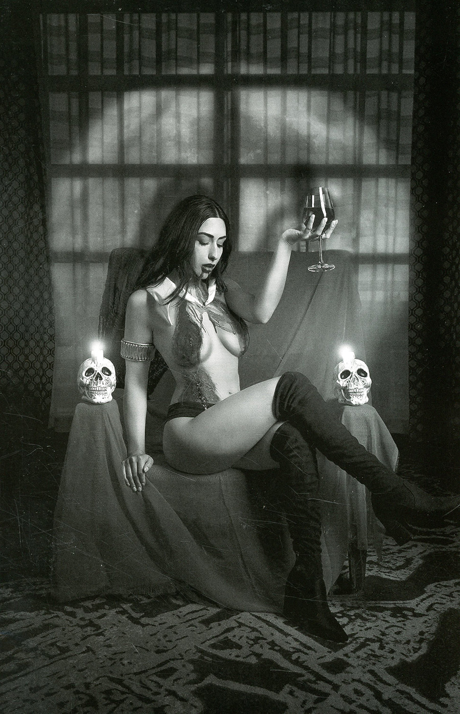 Vampirella 1992 #1 (One Shot) Cover E Incentive Dionna Cosplay Photo Black & White Virgin Cover