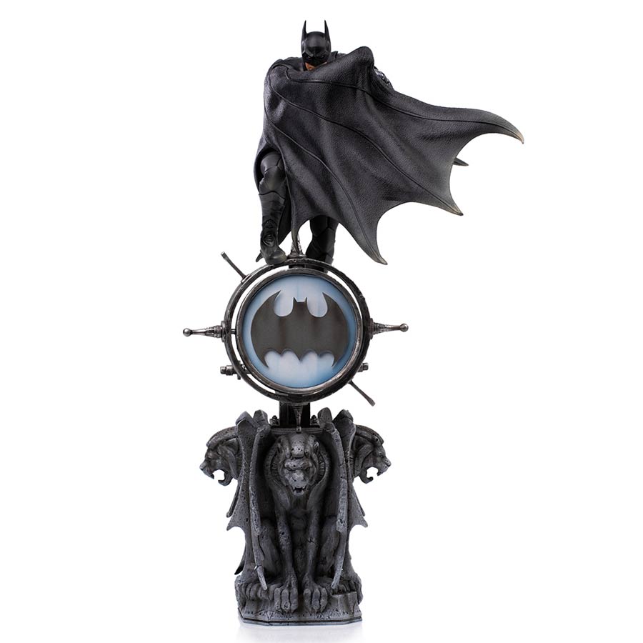 Batman On Bat Signal Deluxe 1/10 Scale Statue