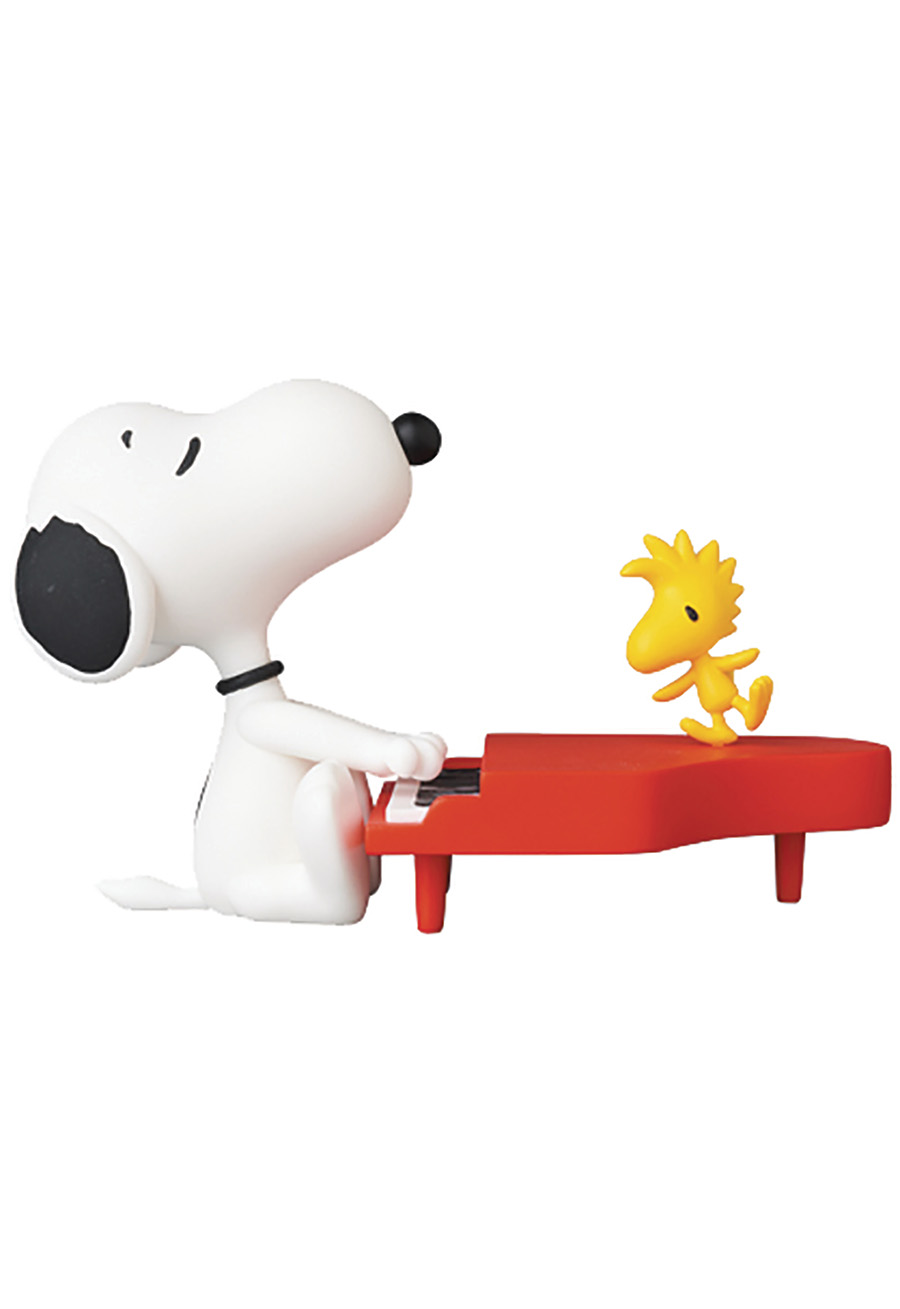Peanuts Ultra Detail Figure Series 13 - Pianist Snoopy