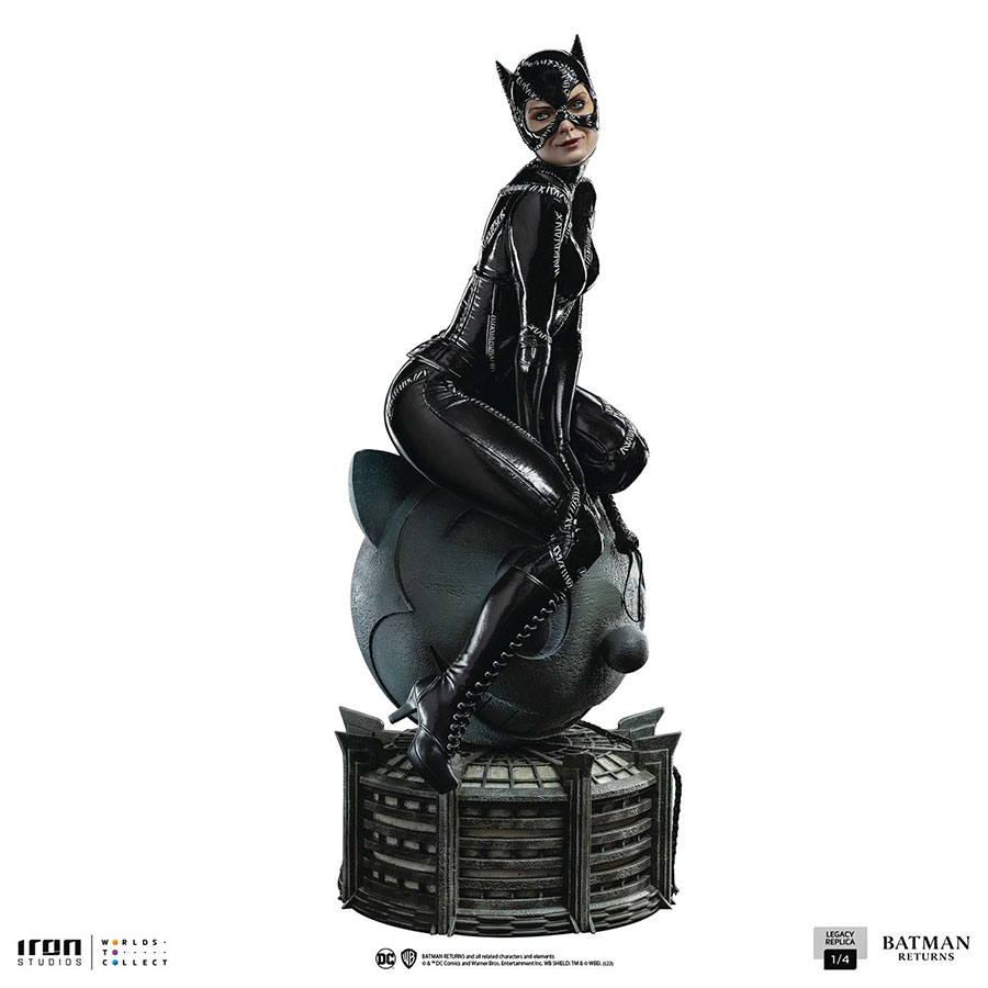 Batman Returns Catwoman Legacy Replica 1/4 Scale Statue
