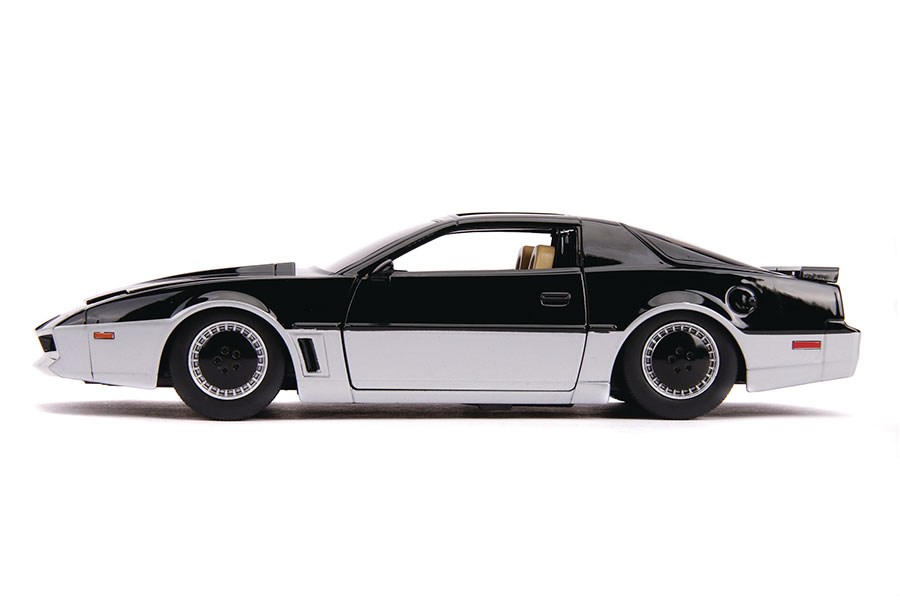 Knight Rider K.A.R.R. With Light Hollywood Rides 1/24 Scale Die-Cast Vehicle