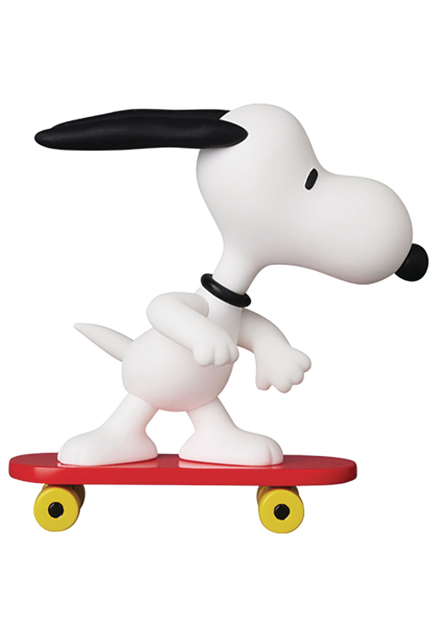 Peanuts Ultra Detail Figure Series 17 - Skateboard Snoopy