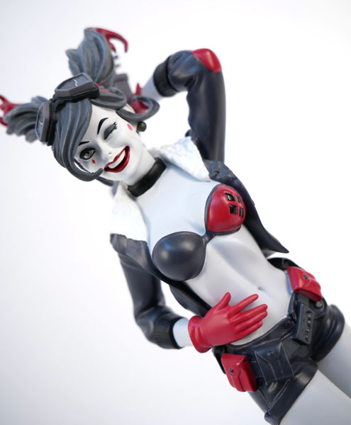 HARLEY QUINN DC BOMBSHELL RED WHITE & BLACK STATUE FIGURE BY ANT LUCIA NEW